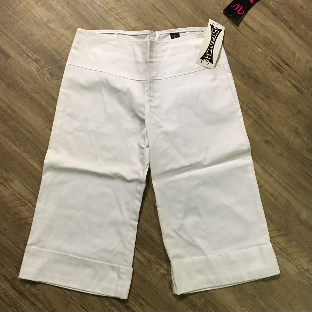 Wrapper White Capris